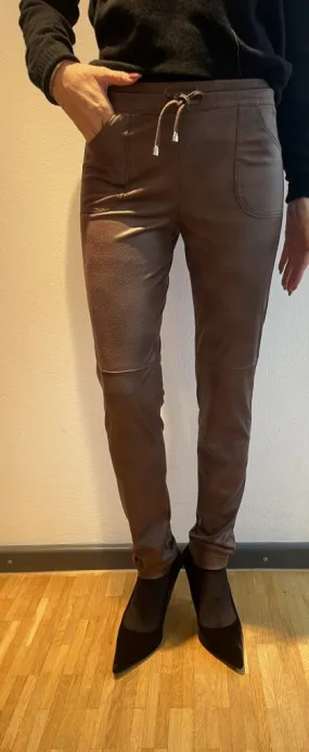 Joggpants NAJAC Art. 2674 B braun geprägt